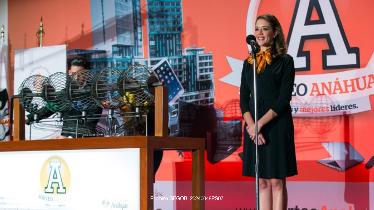 presentadora en edicion de sorteo anahuac 