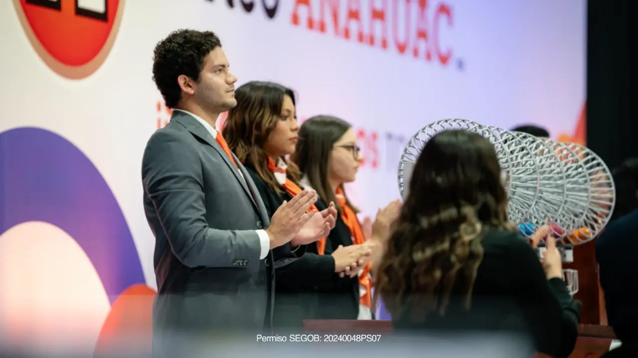 presentadores del sorteo anahuac