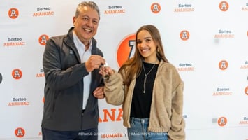 ganadora del primer premio del sorteo anahuac magno 2025