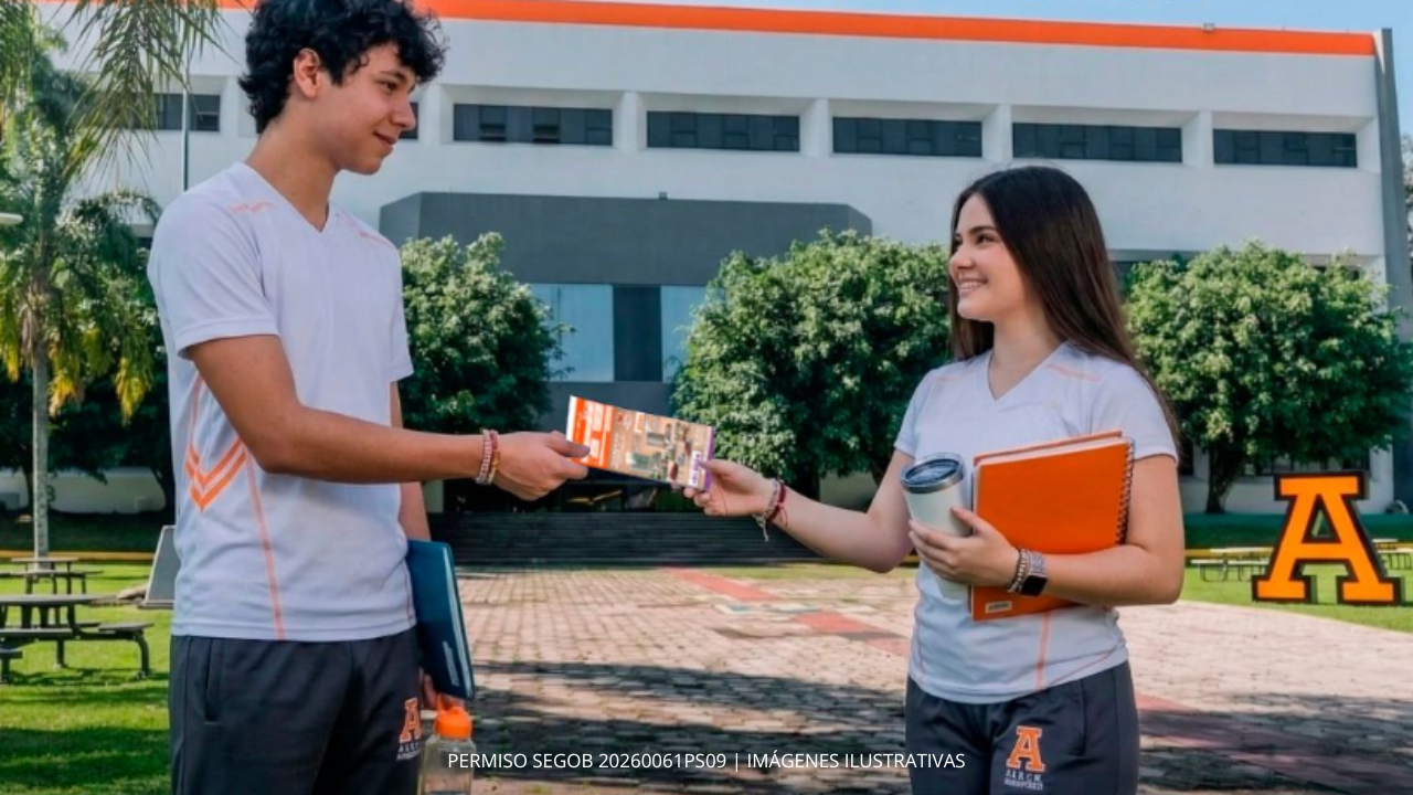 alumnos de la anahuac comprando un boleto de un sorteo en mexico
